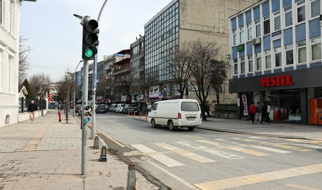 Sakaya Büyükşehir Belediyesi, 1-7 Mart Yeşilay Haftası çerçevesinde trafik ışıklarına