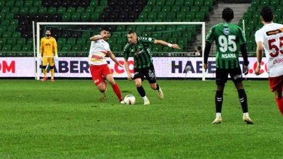 Trendyol 1. Lig’in 30. haftasında Sakaryaspor, sahasında karşılaştığı Yeni Malatyaspor’u