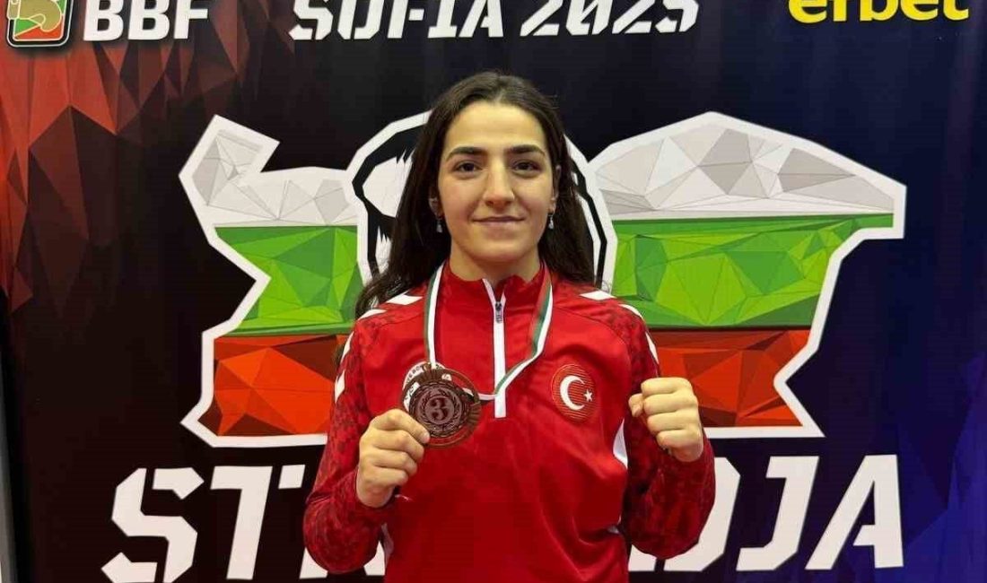 Bulgaristan’da düzenlenen 76. Strandja Uluslararası Boks Turnuvası’nda yarı finale kadar