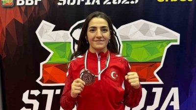 Bulgaristan’da düzenlenen 76. Strandja Uluslararası Boks Turnuvası’nda yarı finale kadar