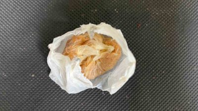 Düzce’de polis ekipleri tarafından yapılan operasyonda 15 gram uyuşturucu yapımında