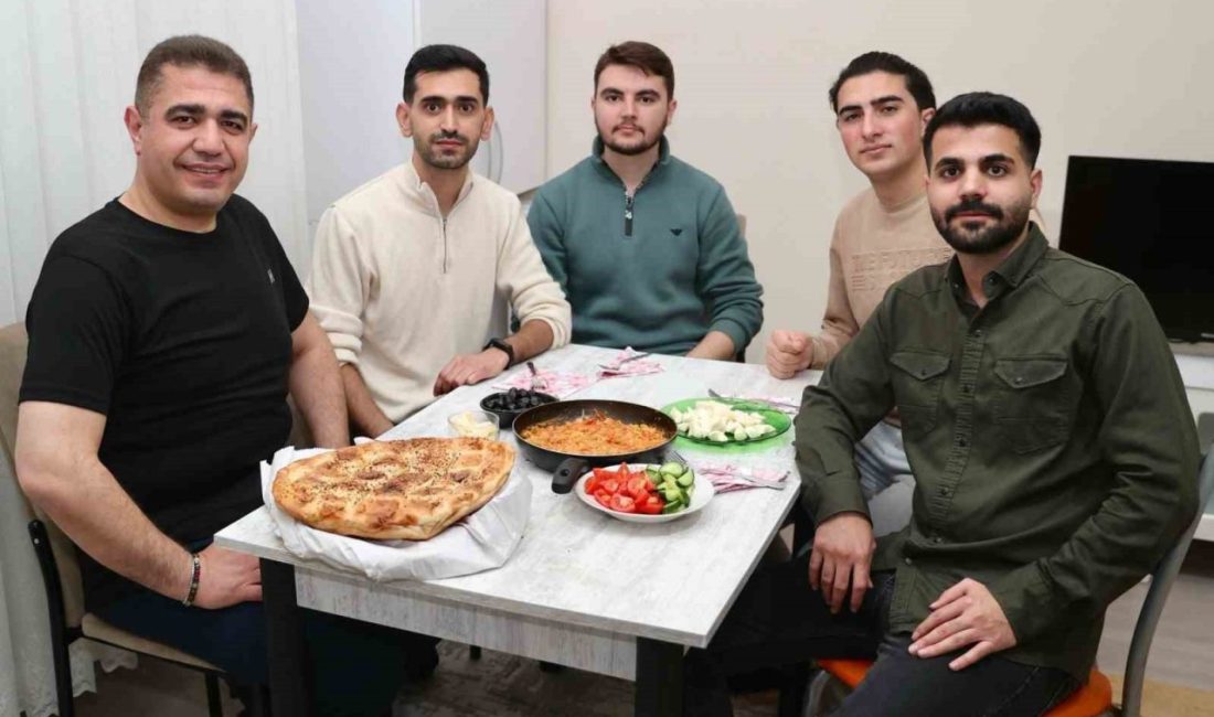DÜZCE(İHA) – Düzce Valisi Selçuk Aslan, Düzce Üniversitesinde okuyan ve