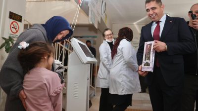 DÜZCE(İHA) – Düzce Valisi Selçuk Aslan, Merkez Hamidiye Mahallesinde hizmet