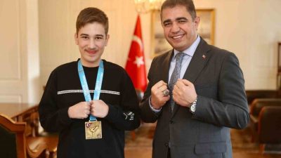 DÜZCE(İHA) – Düzce Valisi Selçuk Aslan, 2024 yılı Karate Kata