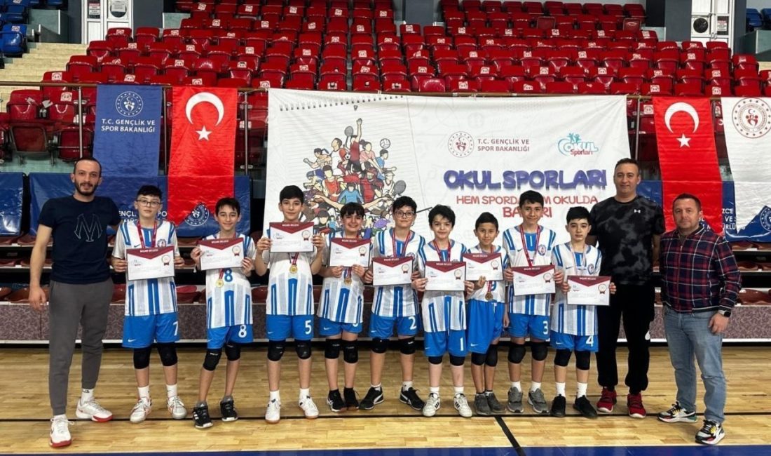 Voleybol yarı final müsabakaları ödül töreni yapıldı 2025 okul sporları küçükler Voleybol Türkiye yarı final müsabakaları tamamlandı.