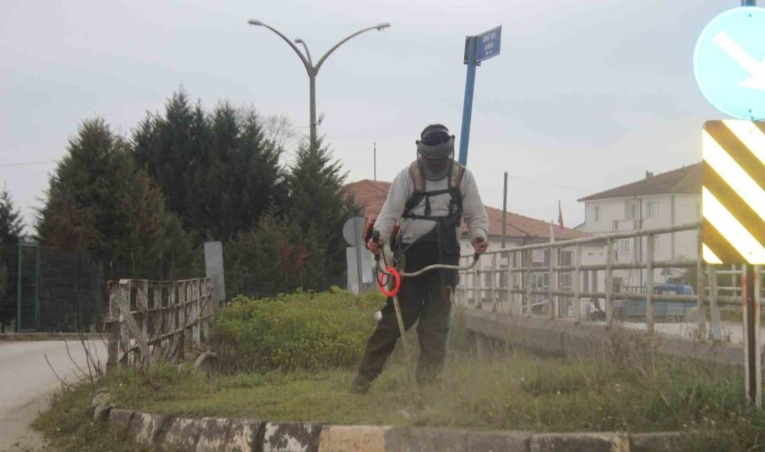 Erenler Belediyesi, yaklaşan Ramazan Bayramı öncesinde temizlik çalışmalarını hızlandırdı. 33