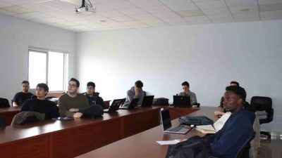 Sakarya Üniversitesinde “Uygulamalarda Robotikte Yapay Zeka Nedir?” etkinliği gerçekleştirildi. Etkinlikte,