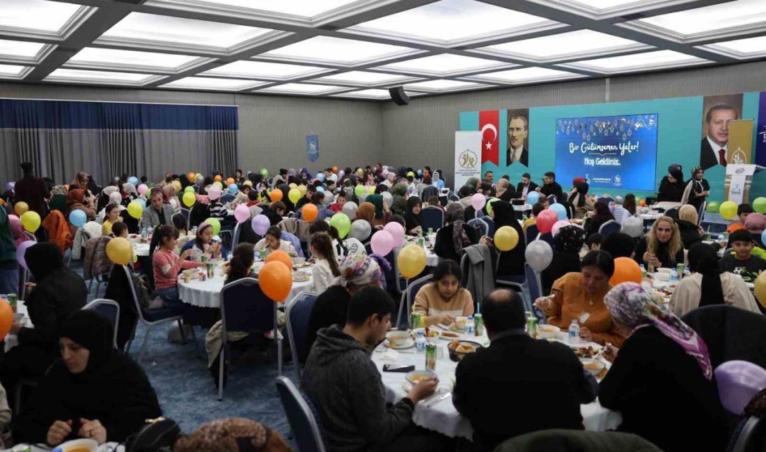 Darıca’da düzenlenen “Bir Gülümsemen Yeter” programıyla yetim ve öksüz çocuklar,