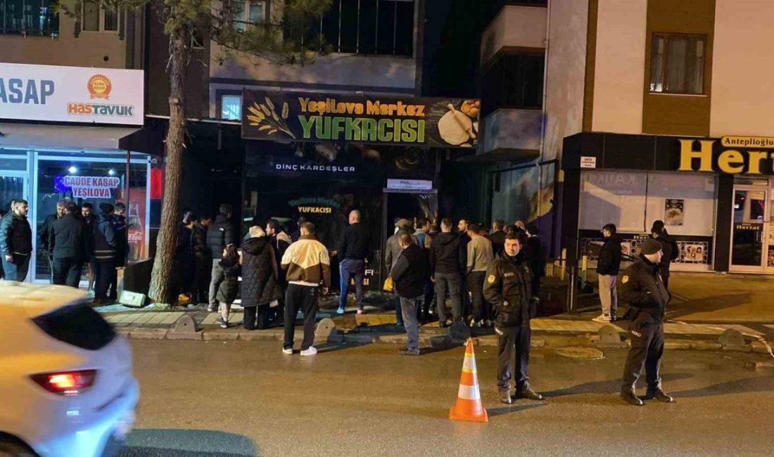 Kocaeli’nin İzmit ilçesinde yufkacıda çıkan yangın itfaiye ekipleri tarafından söndürülürken,