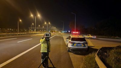 DÜZCE(İHA) – Düzce’de trafik denetimi yapan polis ve jandarma ekipleri