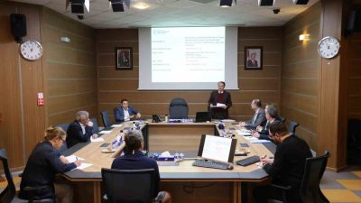 Kocaeli Büyükşehir Belediyesi’nin encümen toplantısında, son kullanma tarihi geçmiş ürünleri