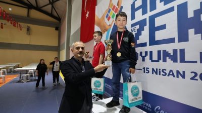 Çayırova’da düzenlenen 6. Çayırova Akıl ve Zeka Oyunları Turnuvası’nda ödüller