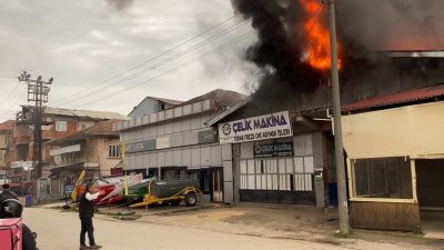 Düzce’de eski sanayi sitesindeki bir işletmede çıkan yangın, yakınında bulunan