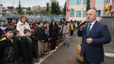 Darıca Belediye Başkanı Muzaffer Bıyık, Faik Şahenk İlkokulu’na konuk oldu.