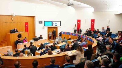 Düzce Belediye Başkanı Dr. Faruk Özlü, meclis toplantısında yaptığı konuşmada