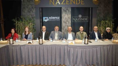 Muhtarlar ile bir araya gelen Körfez Belediye Başkanı Şener Söğüt,