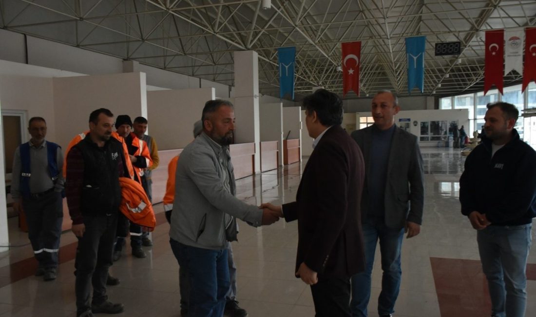Başkandan belediye birimlere inceleme Söğüt Belediye Başkanı Ferhat Durgut, belediye birimlerindeki personellerle bir araya