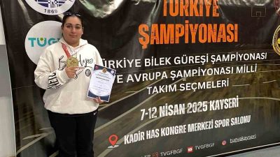 Türkiye Bilek Güreşi Şampiyonası’nda Düzceli sporcu Berrak Dilay Top şampiyon