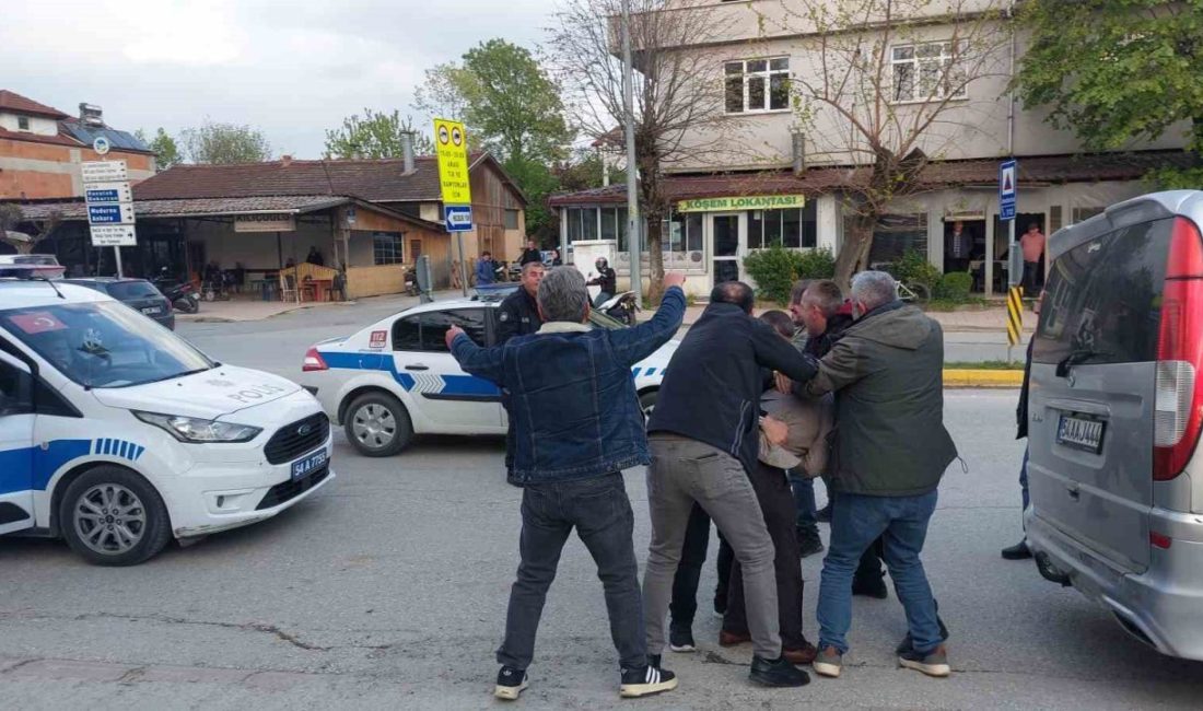 Bıçaklı kavga ihbarı diye geldiler, hiç beklemedikleri sürprizle karşılaştılar Sakarya’nın Akyazı ilçesinde bıçaklı kavga ihbarı üzerine hızla olay yerine