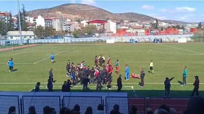 Bilecik 1. Amatör Lig B Grubu’nda oynanan Pazaryerispor-Osmanelispor maçında bir