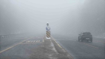 Bolu’nun yükseklerinde kar yağışı başladı. Türkiye’nin önemli geçiş noktalarından biri