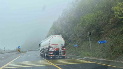 DÜZCE(İHA) – Bolu Dağı’nda hava sıcaklığının düşmesiyle hafif kar yağışı