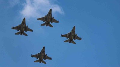 Bolu’da Şehitler Haftası etkinlikleri kapsamında Türk Hava Kuvvetlerine ait F-16
