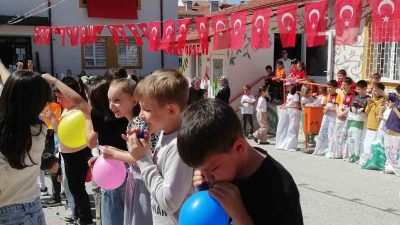 Bilecik Bozüyük Saffet Şeker İlkokulu’nda 23 Nisan Ulusal Egemenlik ve