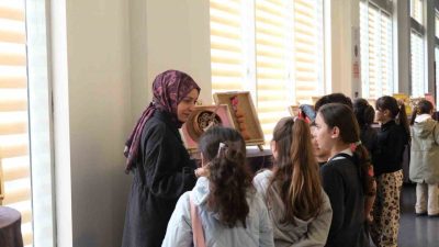 SEKA Kağıt Müzesi’nde açılan “Dilimizin Zenginlikleri” sergisi, Türkçe’nin kelime hazinesini,