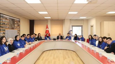 Gebze Belediyesi’nin gençlik projesi 41 Genç’in 10. dönem katılımcı gençleri,