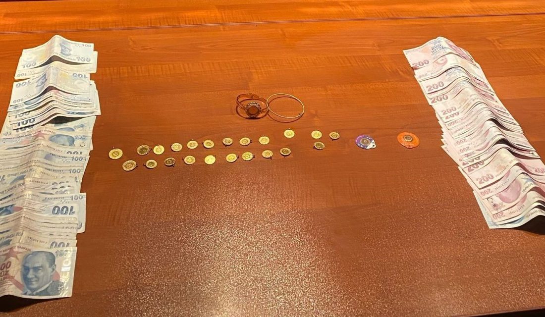 Çaldığı ziynet eşyaları ve paralarla kaçamadan polise yakalandı Kastamonu’da girdiği evden bir miktar ziynet eşyası ve para çalan