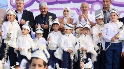 Darıca Belediyesi tarafından her yıl geleneksel olarak düzenlenen sünnet şöleni