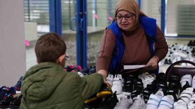 Düzce Belediyesi, ev temizliğinden sıcak yemeğe, medikal yardımdan psikososyal desteğe