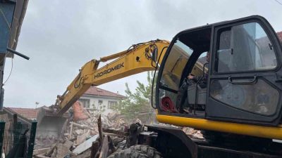 Vatandaşların can ve mal güvenliğini tehdit eden metruk binalara karşı