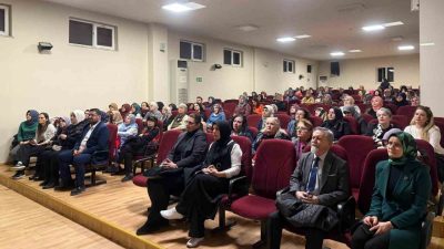 Gölcük Belediyesi tarafından düzenlenen “Erken Teşhis Hayat Kurtarır” adlı panelde