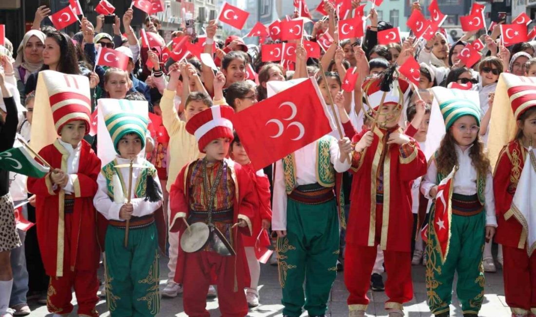 Gebze’de 23 Nisan etkinliklerinde düzenlenen kortej yürüyüşü renkli anlara sahne