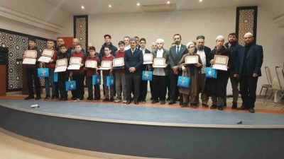 Düzce’de hafızlık kuran kurslarında hafızlık eğitimlerini tamamlayan öğrencilere belge takdim