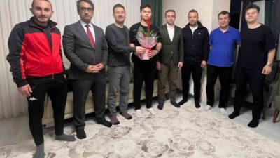 Kocaeli’de amatör ligdeki U-18 maçında hakeme fiziki saldırıda bulunarak kaburgalarında