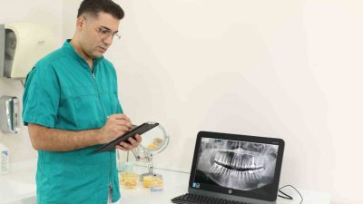 Uzman Diş Hekimi ve Ağız ve Diş Çene Cerrahı Prof.