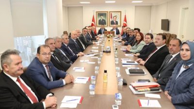 DÜZCE(İHA) – İçişleri Bakan Yardımcısı Münir Karaloğlu, Düzce’de sahipsiz sokak