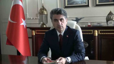 Bolu’da kitap okuma farkındalığını artırmak hedefiyle, il bürokratları “Peki ya