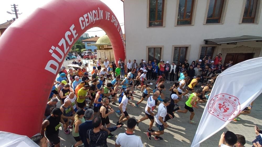 İpek Yolu Trail koşusu başlıyor Düzce’nin tarihi tüm Türkiye’ye tanıtılacak. Koşucular adeta tarihin doğa ile