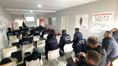 Büyükşehir İtfaiyesi, yeni göreve başlayan personele “asansörlerde kurtarma” konusunda teorik