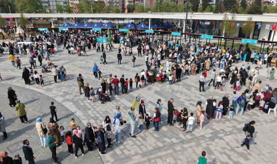 İzmit Milli İrade Meydanı’nda düzenlenen 23 Nisan etkinlikleri büyük ilgi