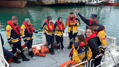 Kastamonu’nun İnebolu ilçesi açıklarında, Sahil Güvenlik ve sağlık ekiplerinin katılımıyla
