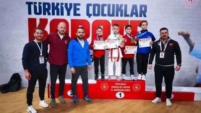 Türkiye Çocuklar Karate Şampiyonasında Düzceli sporcuları madalyalarla döndü. Kocaeli ilinde