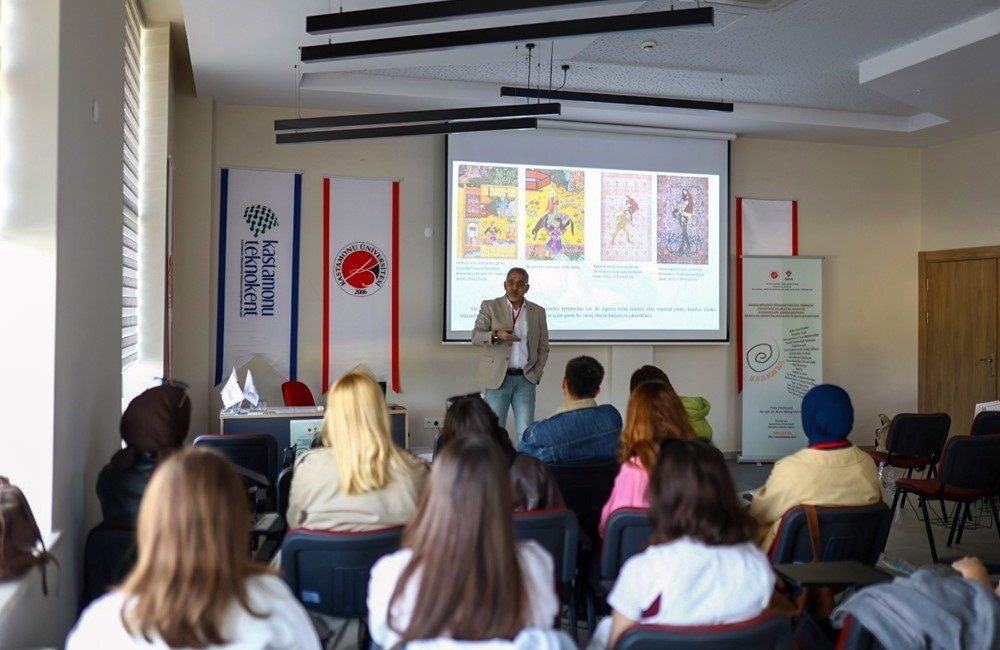 Kastamonu Üniversitesi’nde 3 gün süren proje başarıyla tamamlandı Kastamonu Üniversitesi’nde Sanat ve Disiplinlerarasılık Buluşması etkinliği çerçevesinde gerçekleştirilen “Patafizik