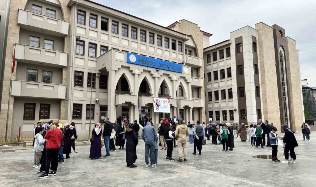 Kastamonu’da öğrencilerin bursluluk sınavı heyecanı Kastamonu’da yüzlerce öğrenci, Milli Eğitim Bakanlığınca düzenlenen İlköğretim ve Ortaöğretim