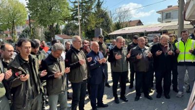 Sakarya’nın Geyve ilçesinde hafif ticari aracın tıra arkadan çarpması neticesinde