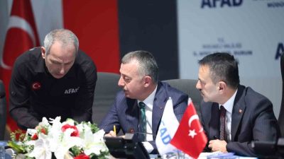 Marmara Denizi açıklarında yaşanan 6,2 büyüklüğündeki deprem sonrasında Kocaeli’de kriz